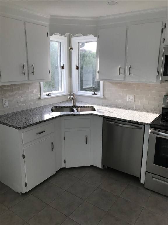 24 Goose Island Road Narragansett, RI 02882 - Photo 10 of 18 Kitchen