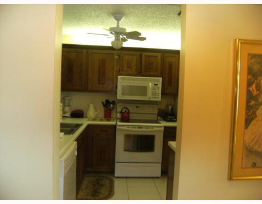 Undisclosed Address Pompano Beach, FL 33063 - Photo 4 of 16 Kitchen