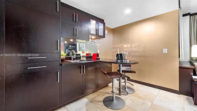 $4,200 | 1437 Collins Avenue, Unit 327, Miami Beach, FL 33139