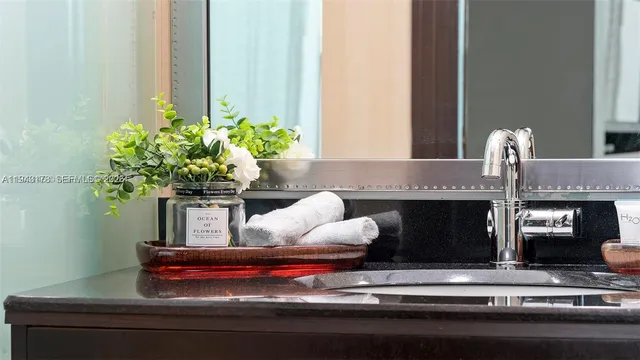 $4,200 | 1437 Collins Avenue, Unit 327, Miami Beach, FL 33139