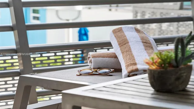 $4,200 | 1437 Collins Avenue, Unit 327, Miami Beach, FL 33139