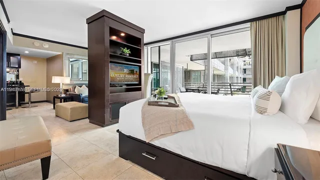 $4,200 | 1437 Collins Avenue, Unit 327, Miami Beach, FL 33139