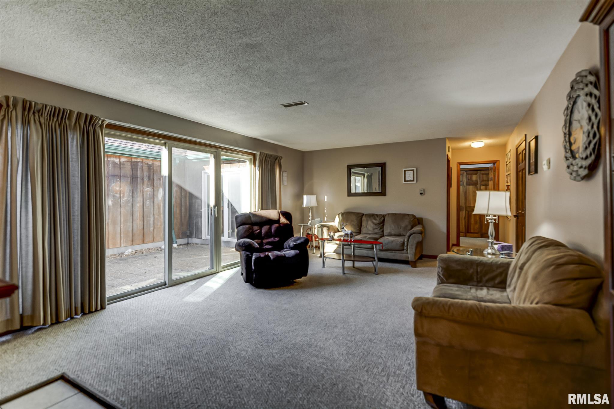 302 Prairie Street Raymond, IL 62560 - Photo 3 of 32 Gallery Image 3