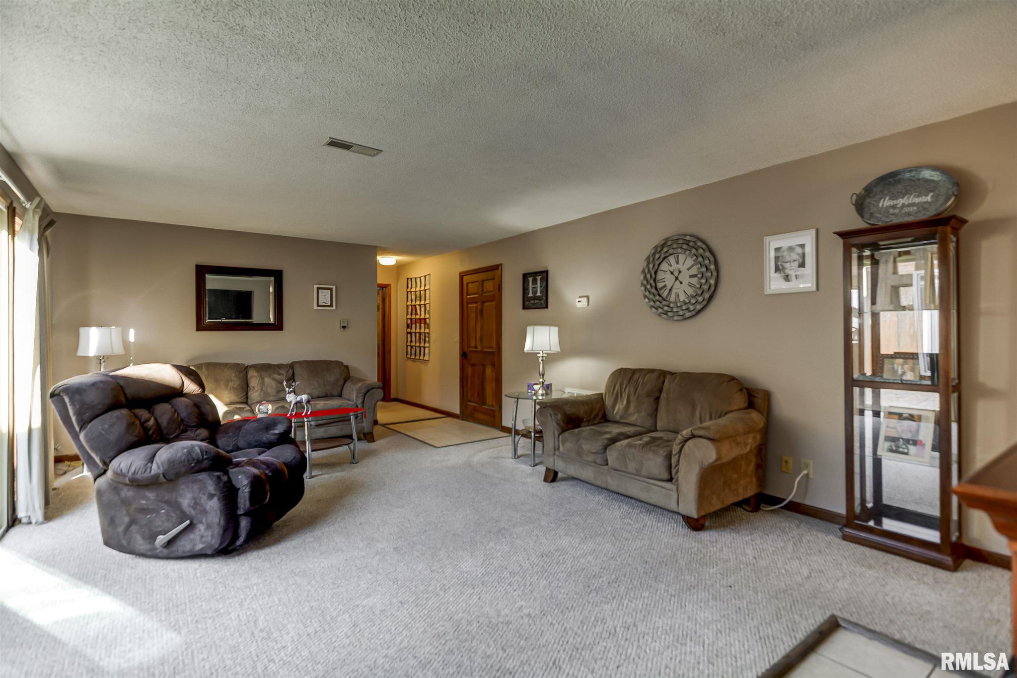 302 Prairie Street Raymond, IL 62560 - Photo 4 of 32 Gallery Image 4