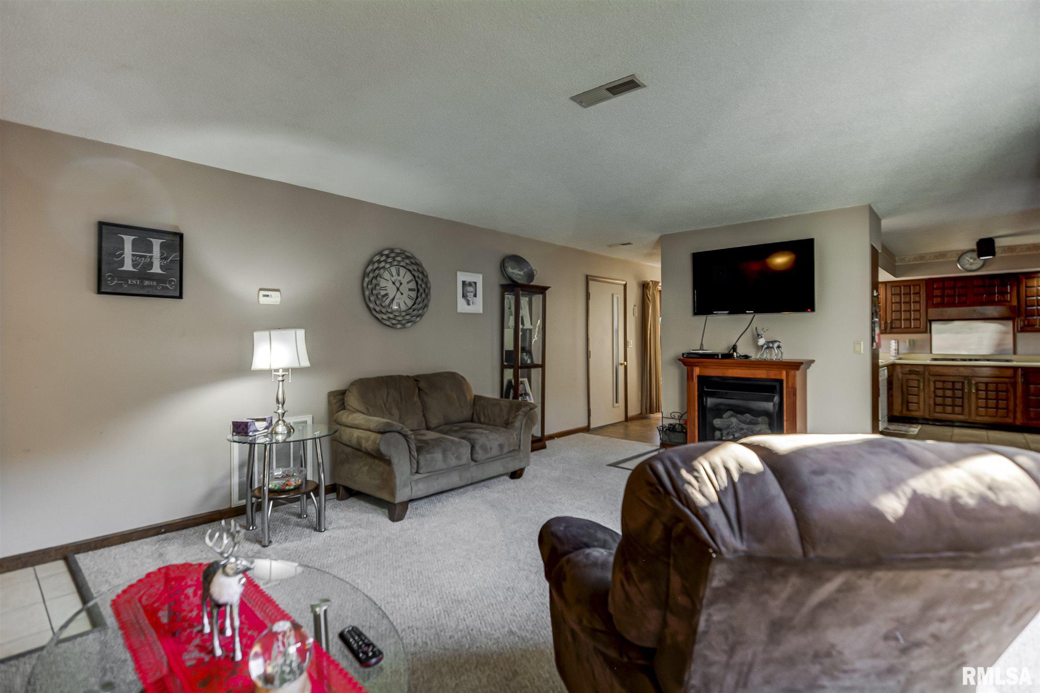 302 Prairie Street Raymond, IL 62560 - Photo 5 of 32 Gallery Image 5