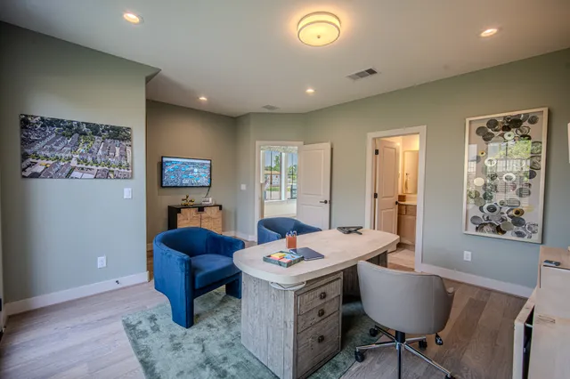 $699,999 | 1715 Bologna Lane, Houston, TX 77055