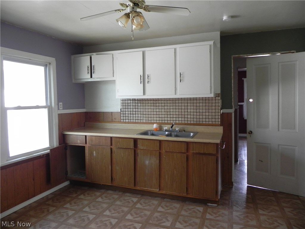935 Stevenson Road Cleveland, OH 44110 - Photo 2 of 11