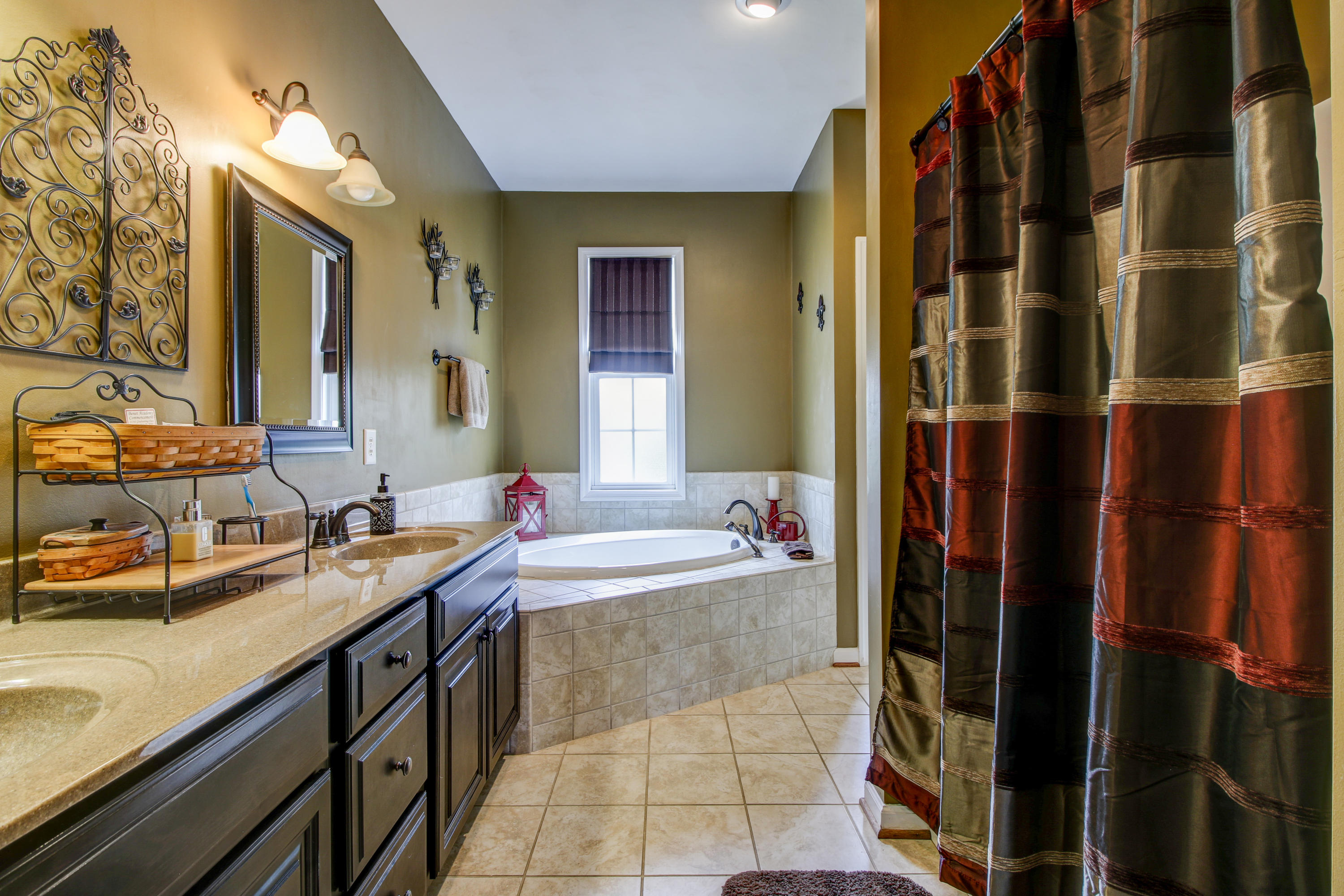 412 Thornblade Way Blue Ridge, VA 24064 - Photo 19 of 47 a bathroom with a tub sink and mirror