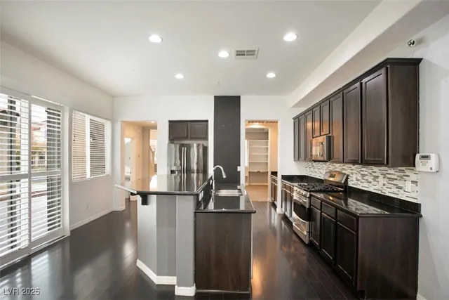 $2,795 | 6561 Grand Concourse Street, Las Vegas, NV 89166