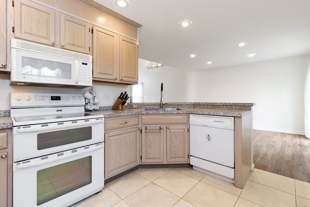 32 Weatherstone Drive, Unit 32 Worcester, MA 01604 - Photo 10 of 31