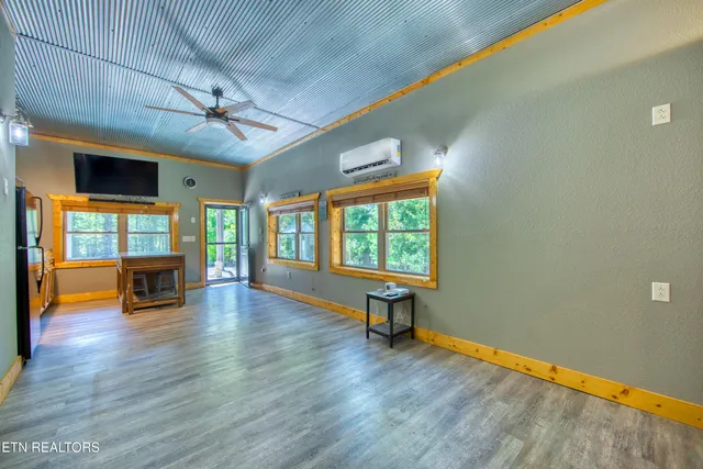 $725,000 | 419 Palomino Run, Jamestown, TN 38556