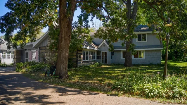 a view of a house with a yard