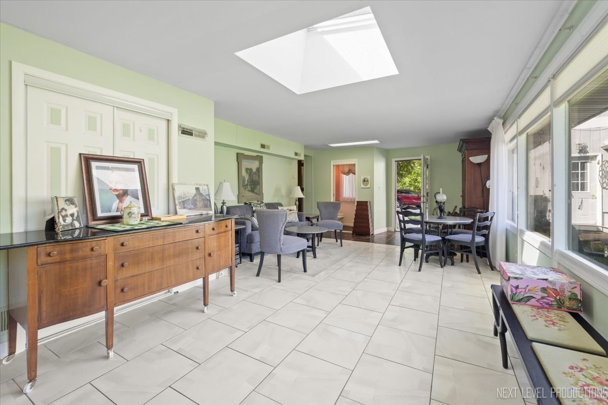 7N384 Whispering Willows Street St. Charles, IL 60174 - Photo 7 of 48 a living room with furniture and a window