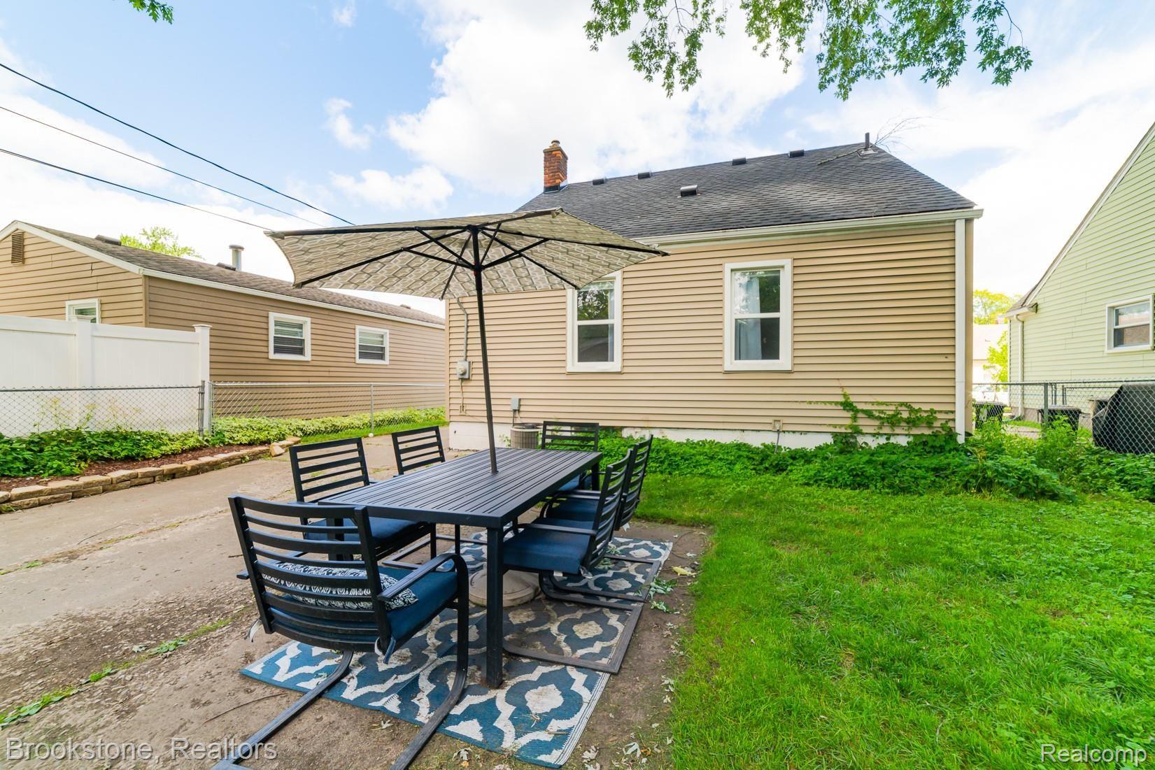 995 Princeton Road Berkley, MI 48072 - Photo 32 of 35 995 Princeton-35.jpg