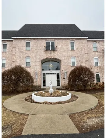 $139,900 | 5201 Carriageway Drive, Unit C317, Rolling Meadows, IL 60008