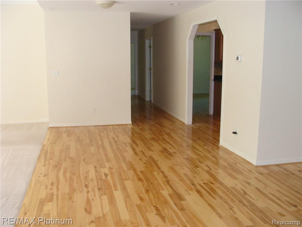 11380 9 Mile Road South Lyon, MI 48178 - Photo 3 of 7 DSC04372.JPG