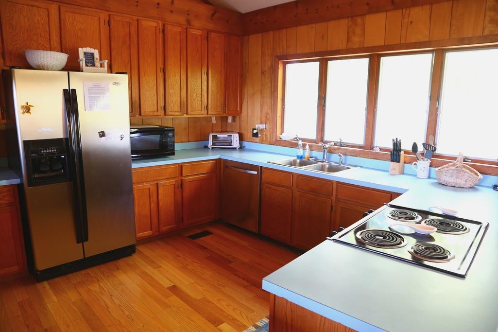 3530 Yacht Club Road Edisto Beach, SC 29438 - Photo 5 of 22 Large kitchen