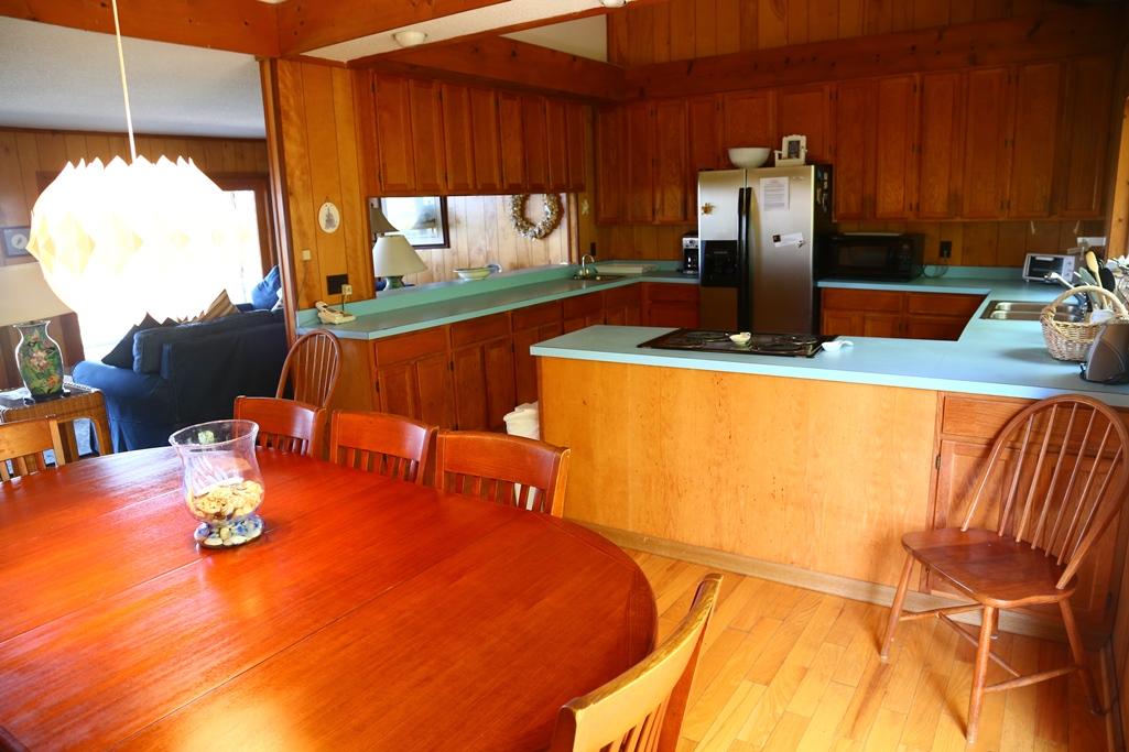 3530 Yacht Club Road Edisto Beach, SC 29438 - Photo 6 of 22 Kitchen/dining area