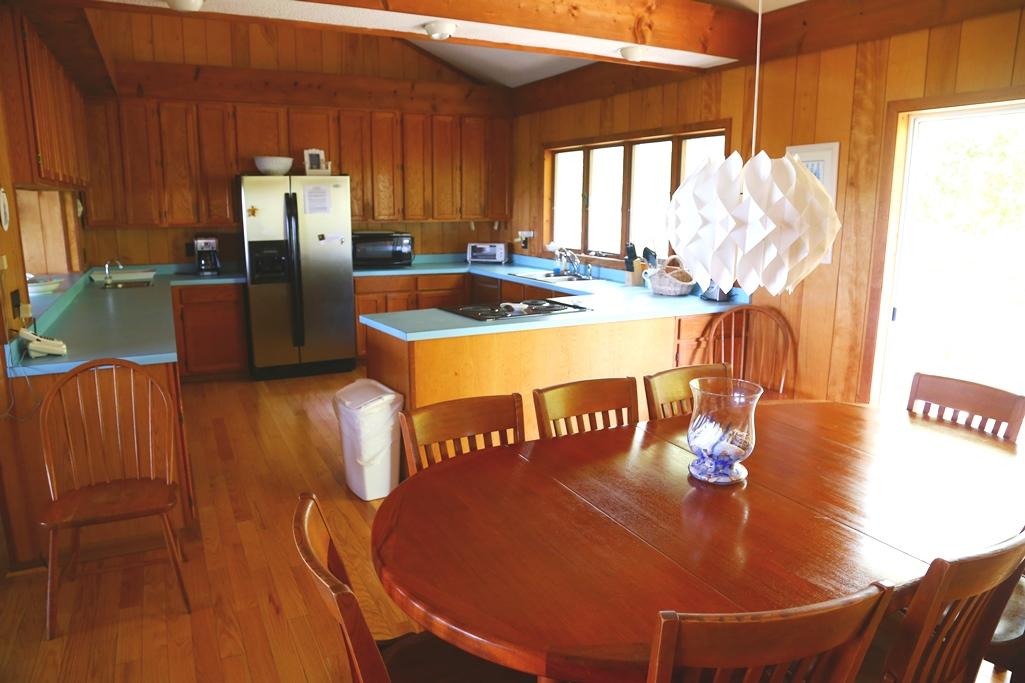 3530 Yacht Club Road Edisto Beach, SC 29438 - Photo 8 of 22 Kitchen/dining area