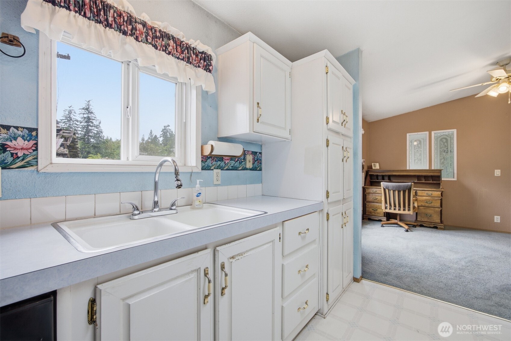 3908 Holtzheimer Trail Road Blaine, WA 98230 - Photo 12 of 40