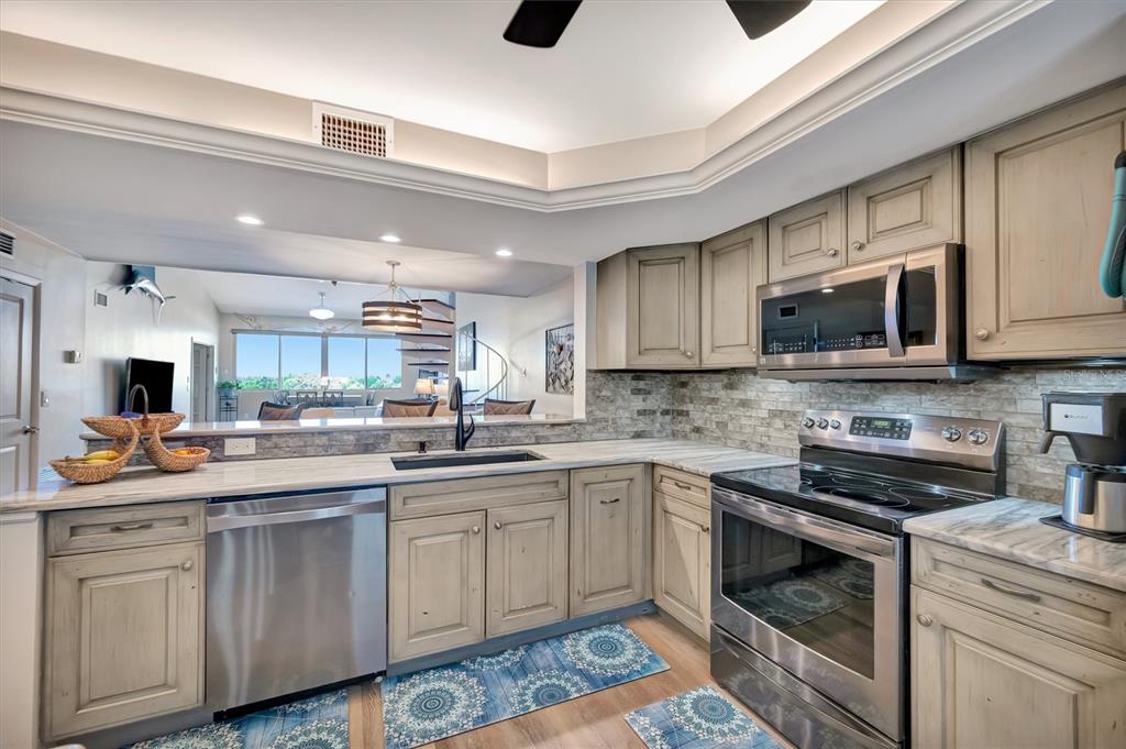 9604 Cortez Road West, Unit 436 Bradenton, FL 34210 - Photo 11 of 79