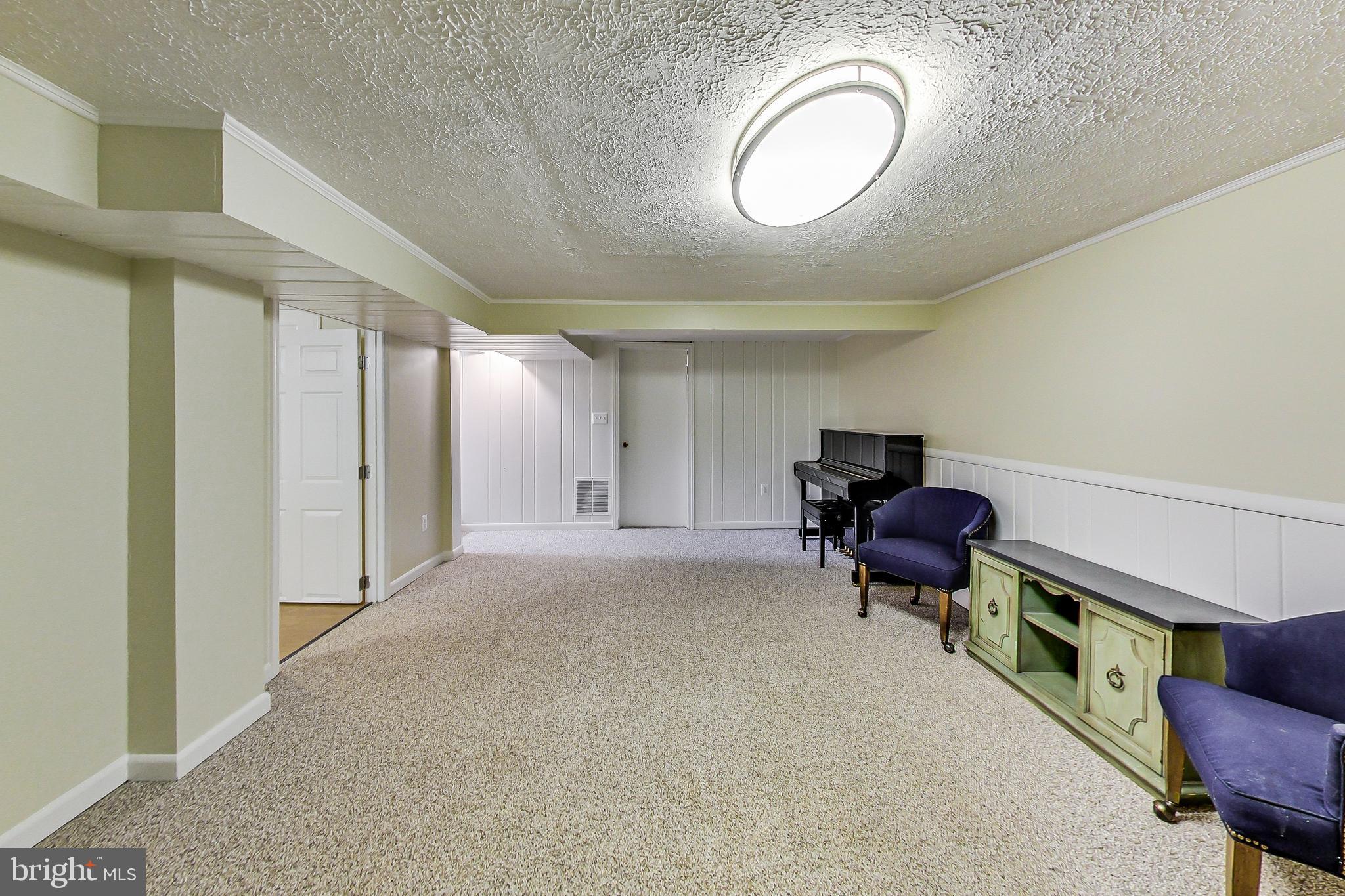 4715 Oxbow Road Rockville, MD 20852 - Photo 20 of 35 a view of a livingroom with furniture and a workspace