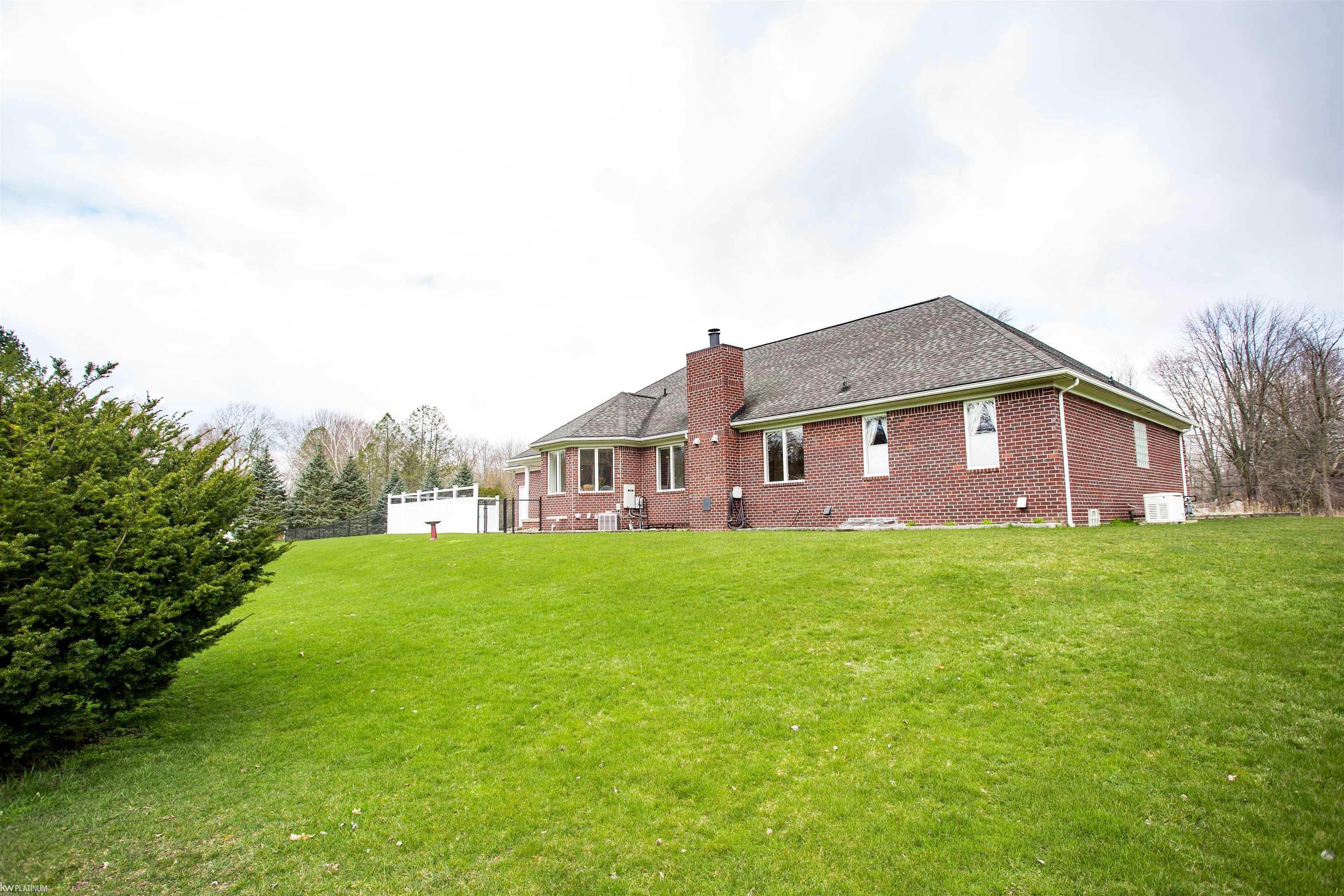 6431 Genaw Road Algonac, MI 48001 - Photo 47 of 65 50137941-d77319e1-2a44-4423-96dd-14dffed27706.JPG