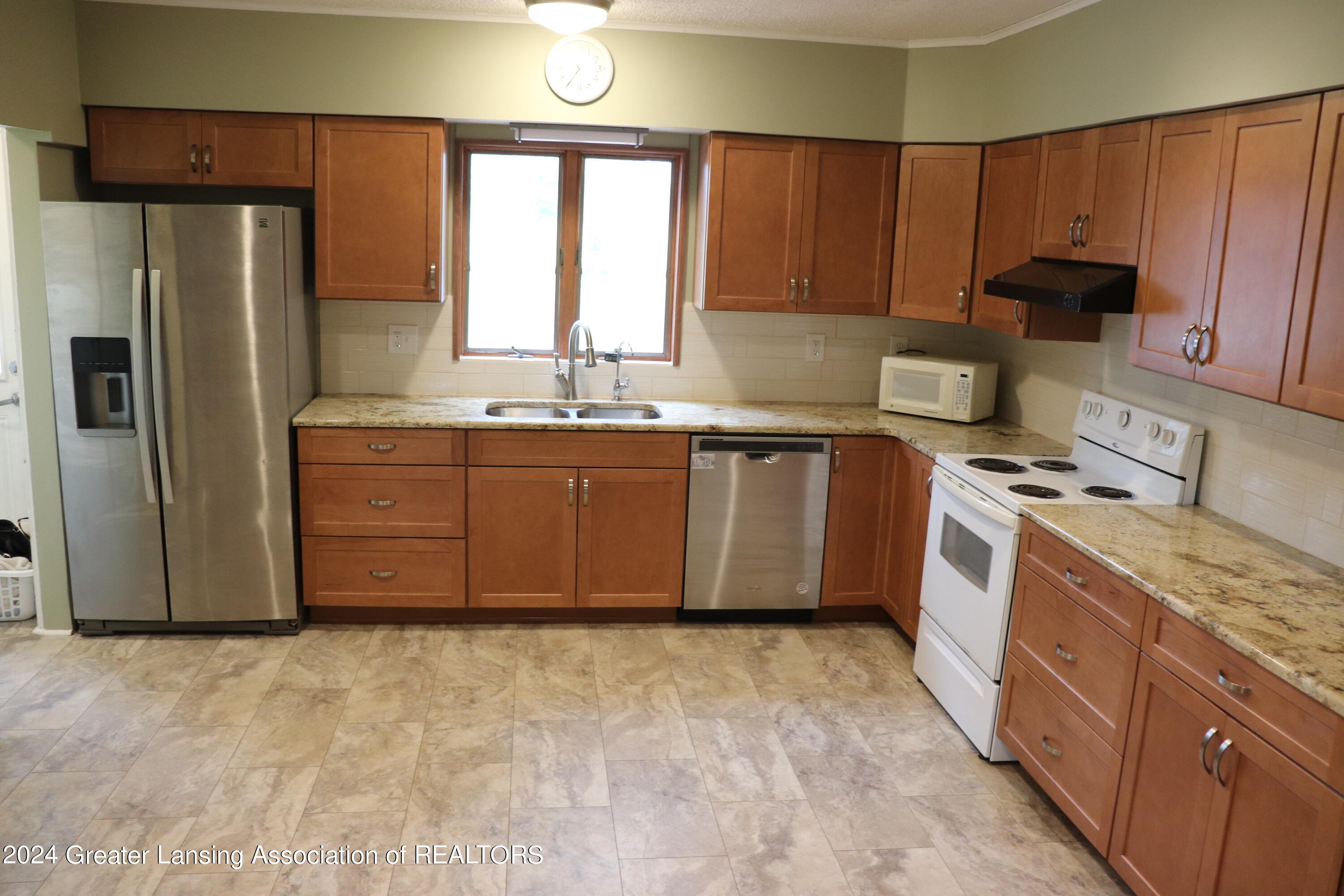 3707 East Clark Road Bath, MI 48808 - Photo 5 of 44 IMG_2918