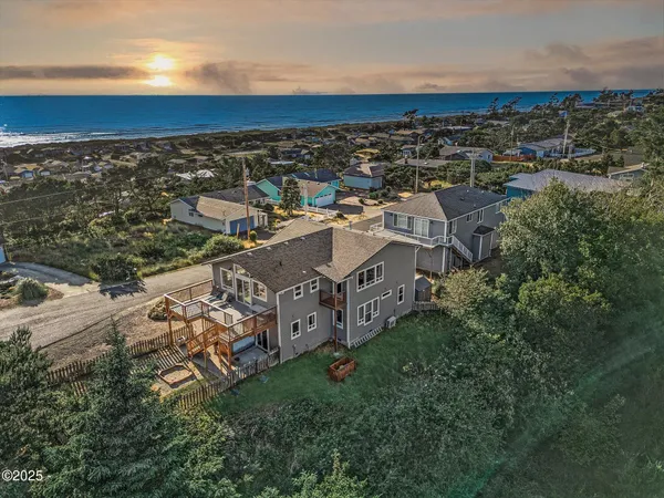 $888,000 | 1601 Northwest Oceanview Drive, Waldport, OR 97394