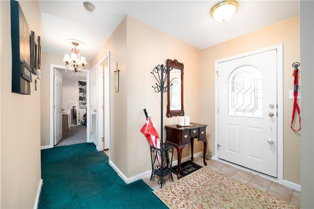 628 Deana Way Rochester, PA 15074 - Photo 4 of 25