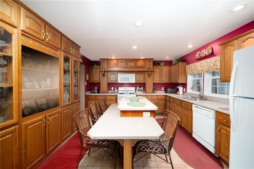 628 Deana Way Rochester, PA 15074 - Photo 8 of 25