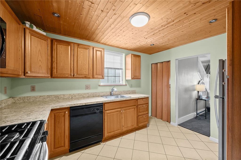 180 Hinkel Road Pittsburgh, PA 15229 - Photo 17 of 45