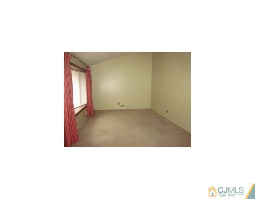 41 Albemarle Road Colonia, NJ 07067 - Photo 4 of 9