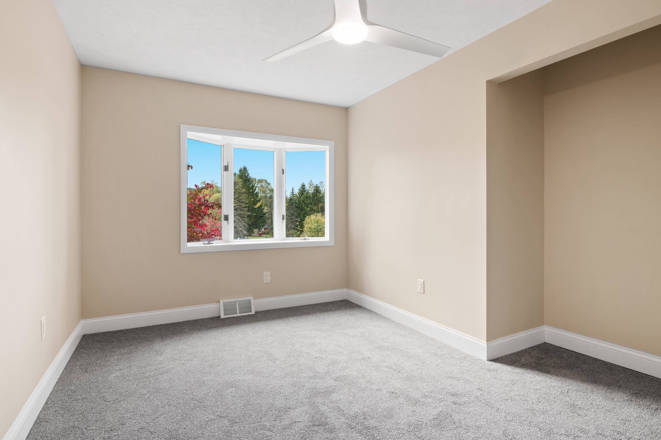 2262 West River Road Traverse City, MI 49696 - Photo 20 of 31 1944553-d3062c6d-0a14-40e3-8ce5-31d6752b5b63.JPG