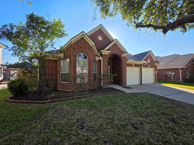 $2,595 | 6169 Mitchell Court, League City, TX 77573