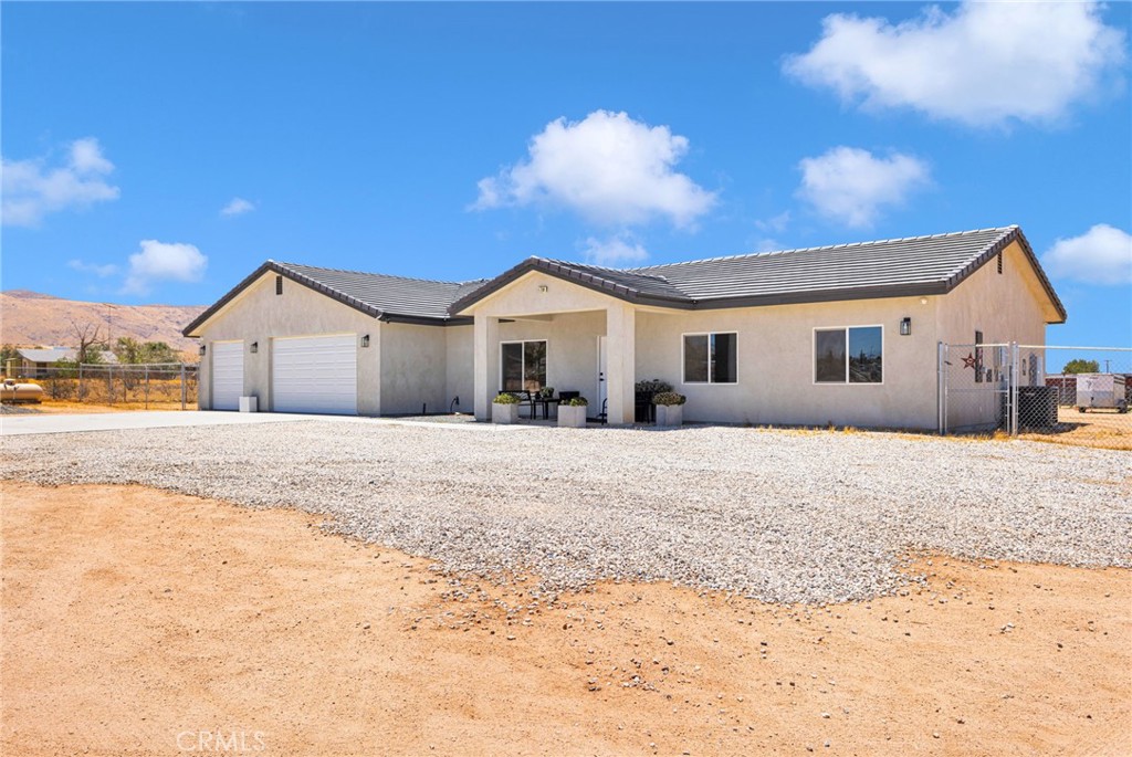 10770 Chipmunk Road Apple Valley, CA 92308 - Photo 3 of 35
