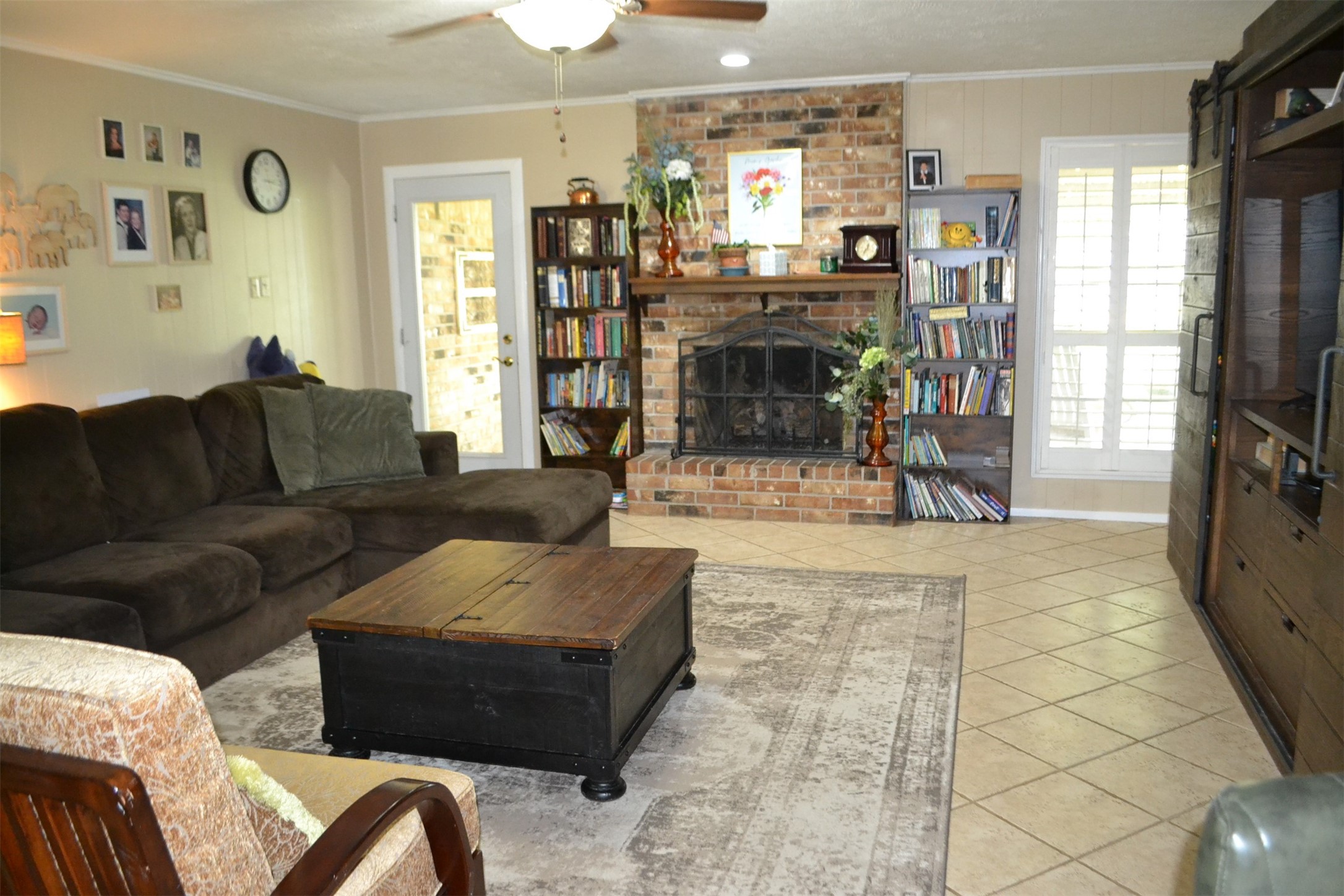 610 East X Street Deer Park, TX 77536 - Photo 18 of 44 a living room with furniture and a fireplace