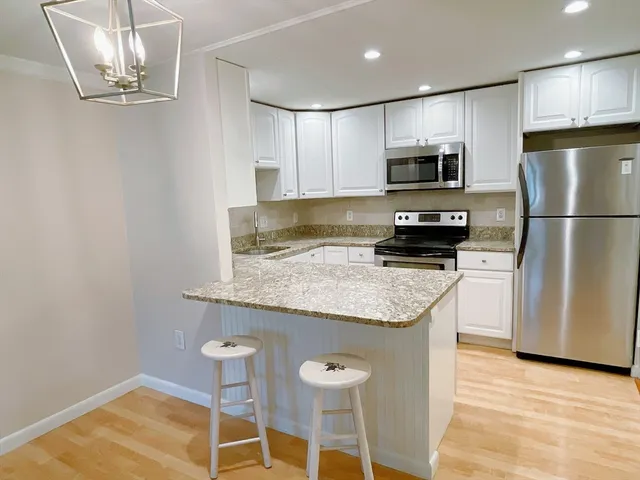 $2,200 | 3 A Colonial Drive, Unit 8, Andover, MA 01810