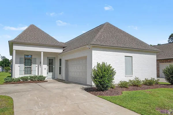 $299,900 | 11687 Hideaway Street, Denham Springs, LA 70726
