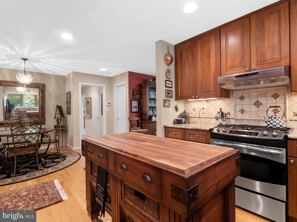 1423 Belcastle Court Reston, VA 20194 - Photo 19 of 49 Gallery Image 19