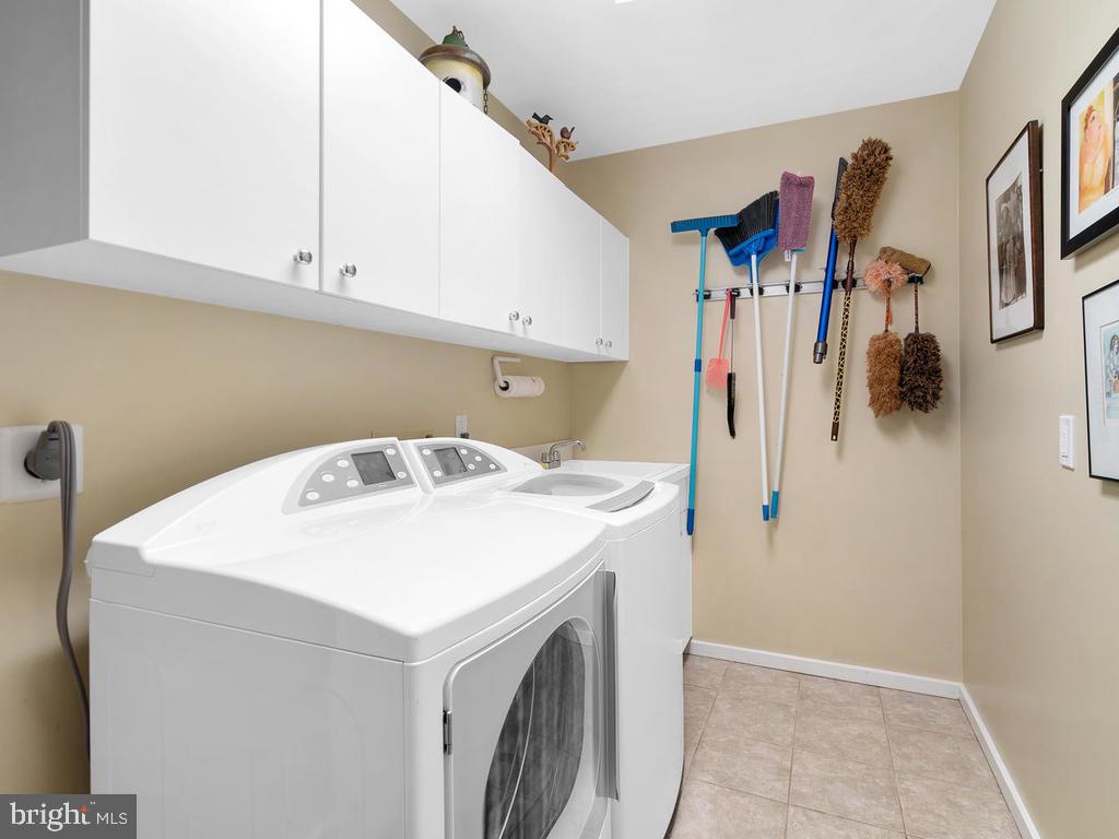 1423 Belcastle Court Reston, VA 20194 - Photo 41 of 49 First Floor Laundry Room/mud room