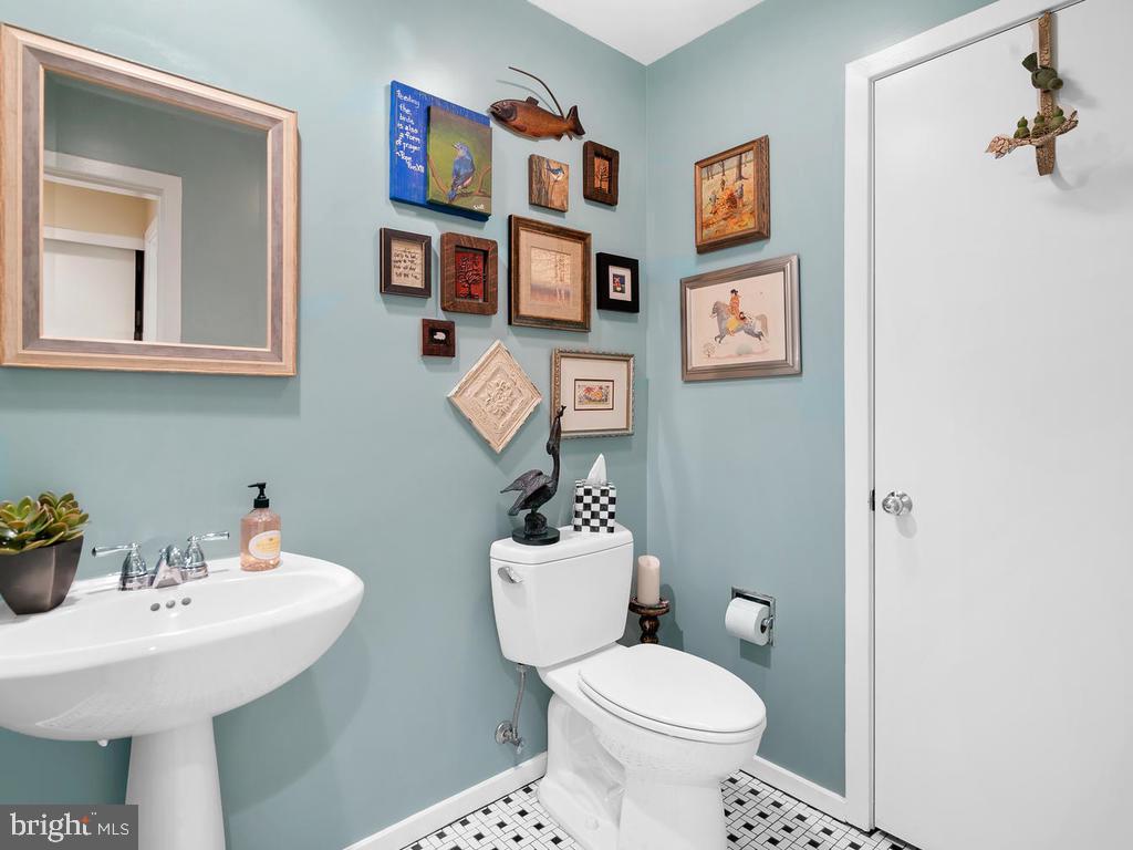 1423 Belcastle Court Reston, VA 20194 - Photo 42 of 49 First floor Powder Room