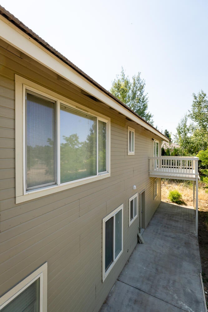 8906 Rockinghorse Lane Klamath Falls, OR 97603 - Photo 5 of 32 Backhouse