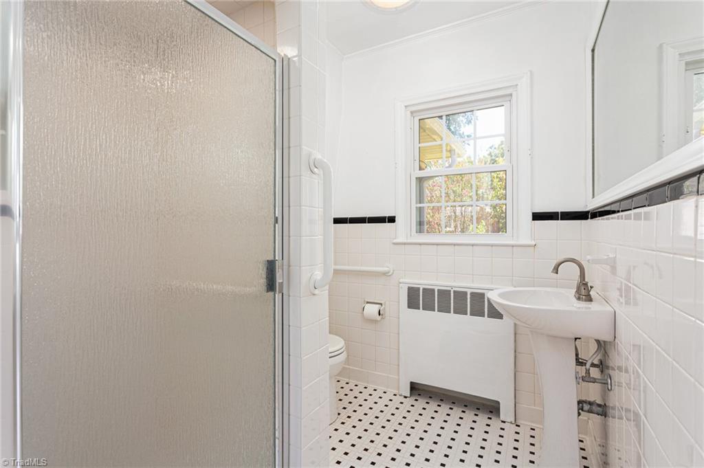 1519 Rankin Road Greensboro, NC 27405 - Photo 19 of 32 Primary Bath