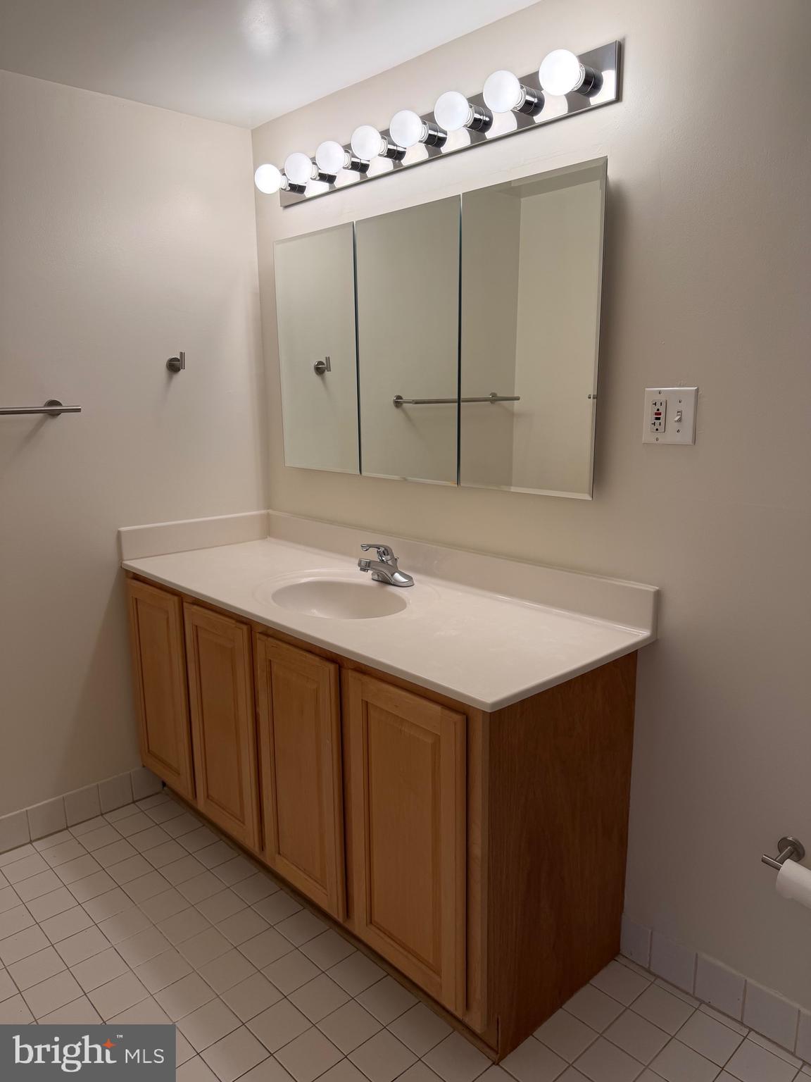 5225 Pooks Hill Road, Unit C29N Bethesda, MD 20814 - Photo 21 of 54 a bathroom with a sink vanity and mirror
