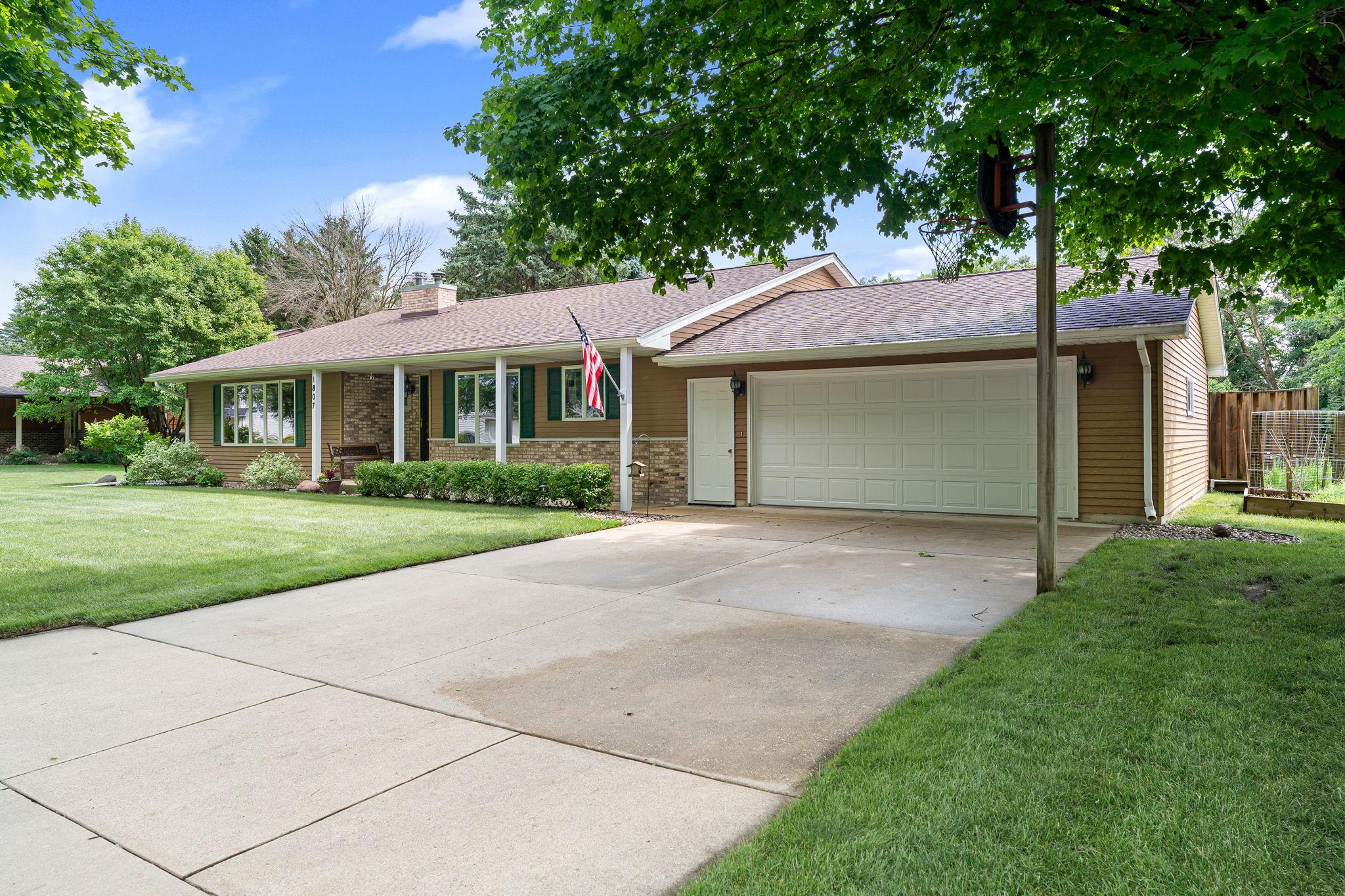 1807 9th Street Southwest Austin, MN 55912 - Photo 5 of 53