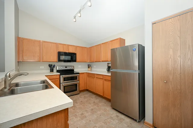 $175,000 | 1425 McClure Road, Unit 1425, Aurora, IL 60505