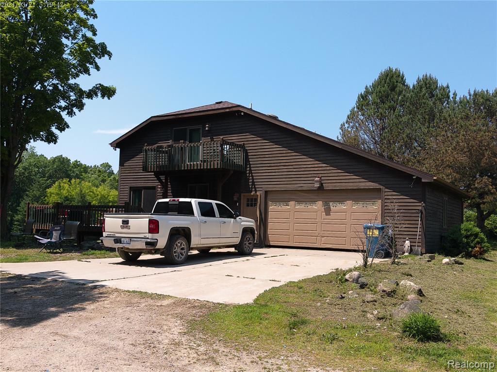 6140 Mc Guire Road Fenton, MI 48430 - Photo 4 of 48 Gallery Image 4