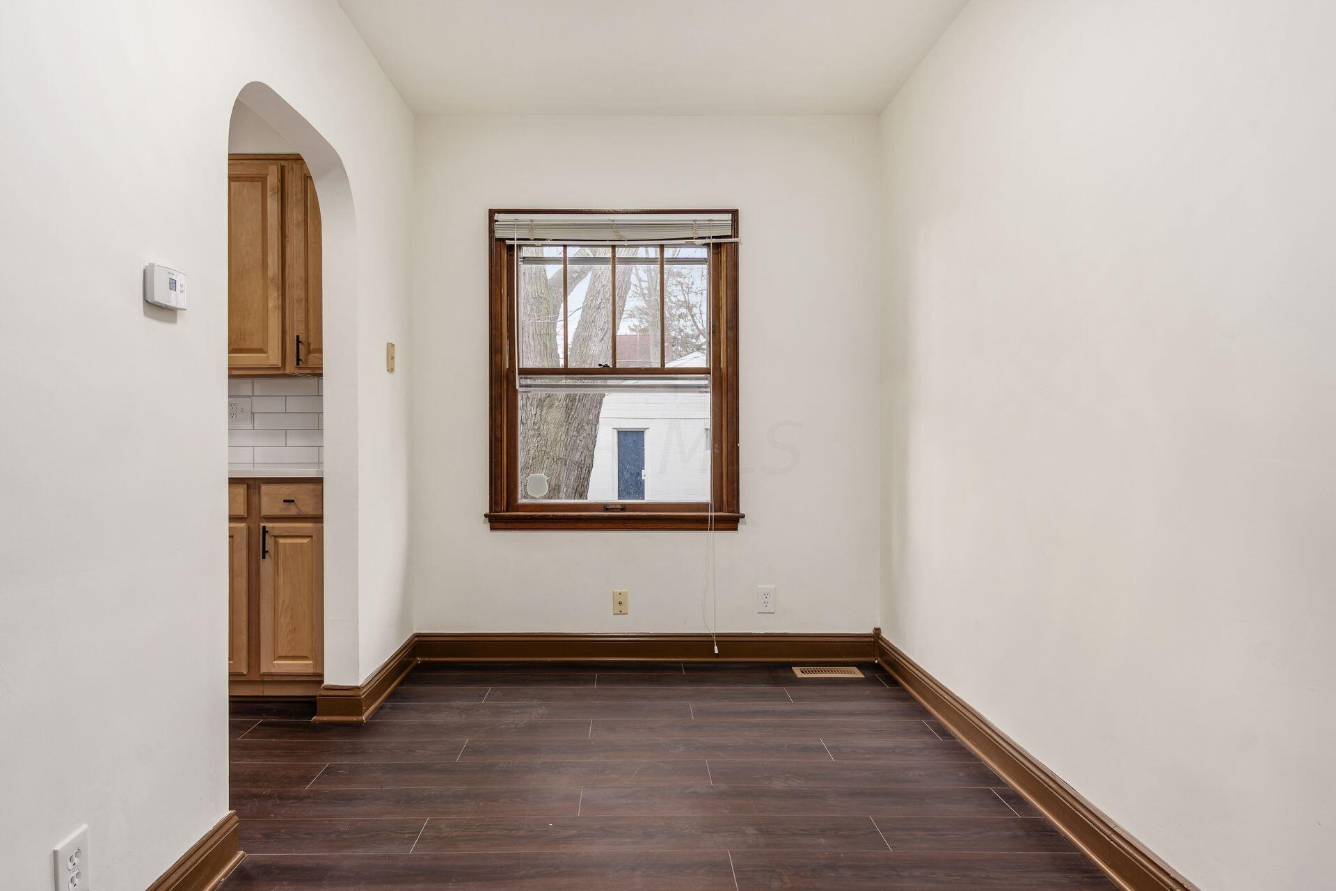 581 South Roys Avenue Columbus, OH 43204 - Photo 9 of 33 Dining Room