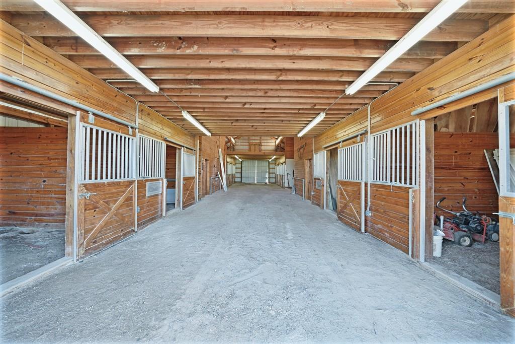 2320 Hardman Road Clarkesville, GA 30523 - Photo 24 of 53 a view of entryway